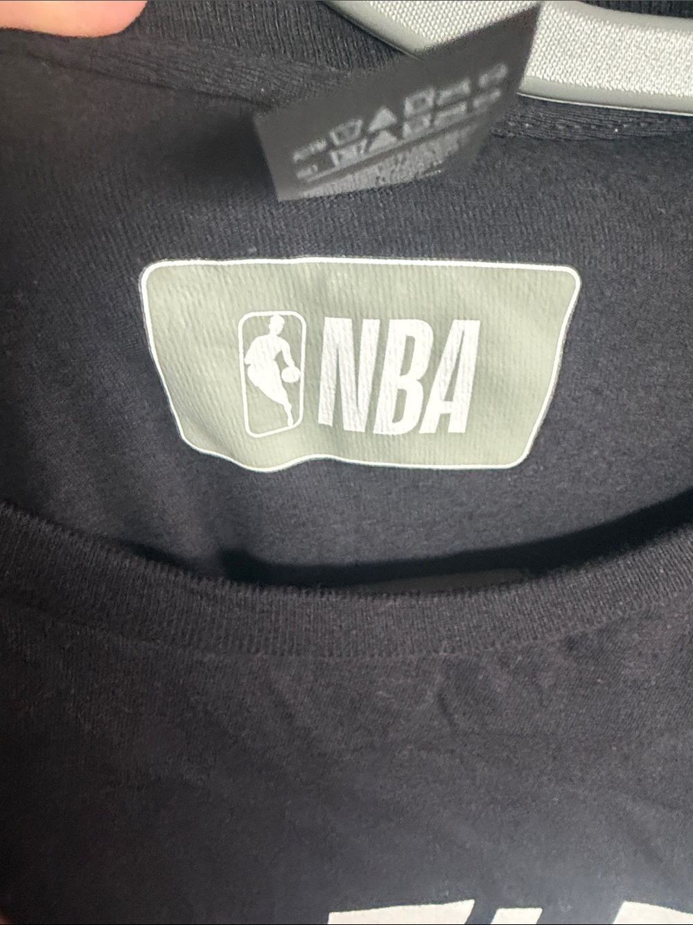 Black Long Sleeve San Antonio Spurs shirt - Picture 3 of 3